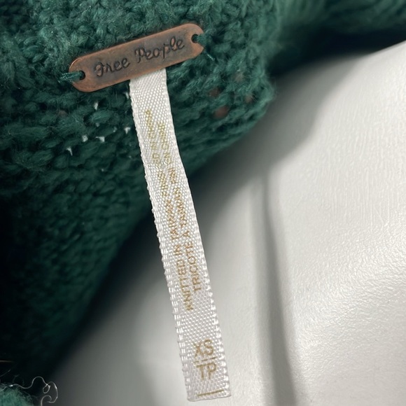 Free People brookside tunic pine needle green sweater XS - Picture 10 of 12